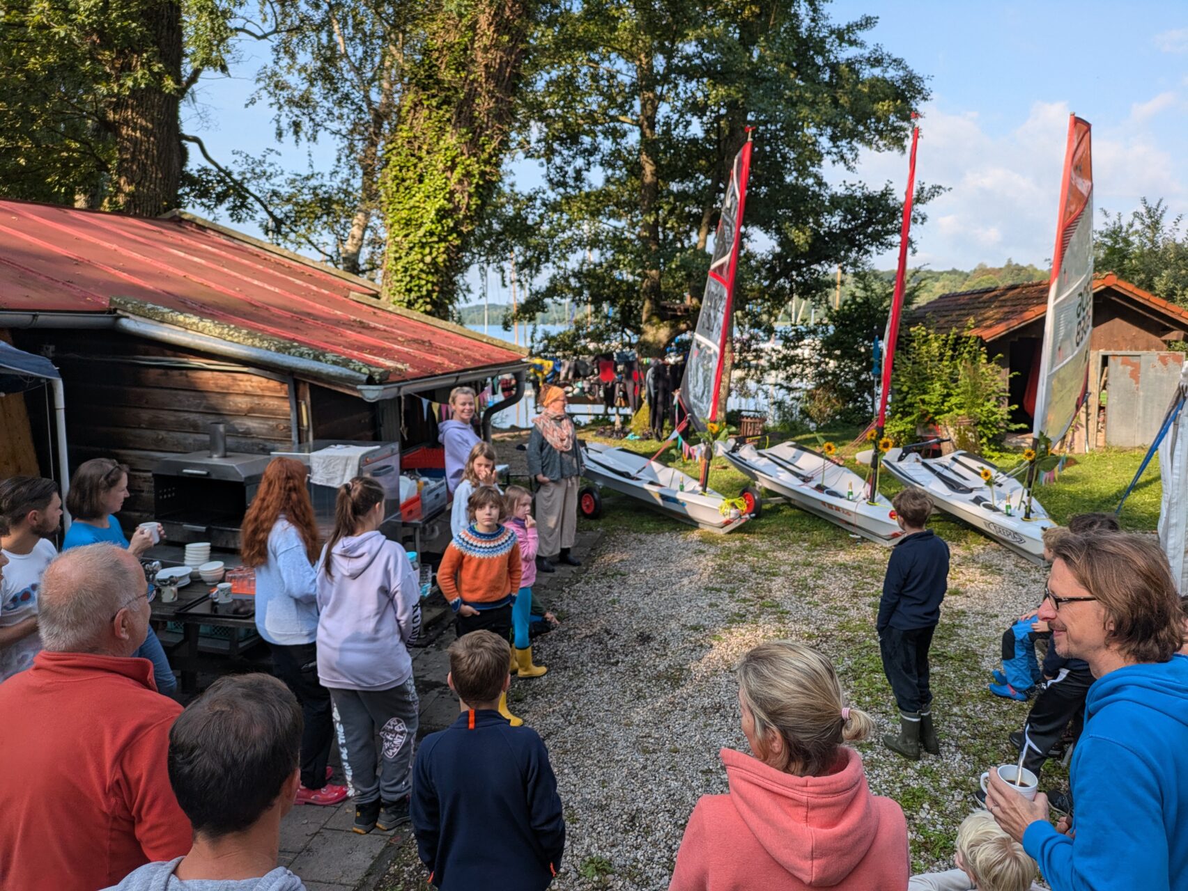 Photo der Taufe der 3 Open Skiffs am Segel-Jugend-Camp 2025 des Pilsensees.