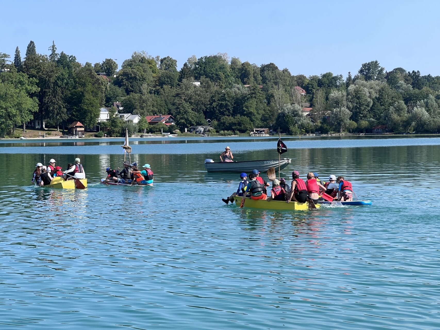 Im heißen August findet Anfang August stets unser Segel-Jugend-Camp am Pilsensee statt.